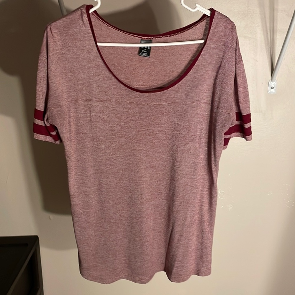 Zine maroon stripped short sleeve shirt. Size small.